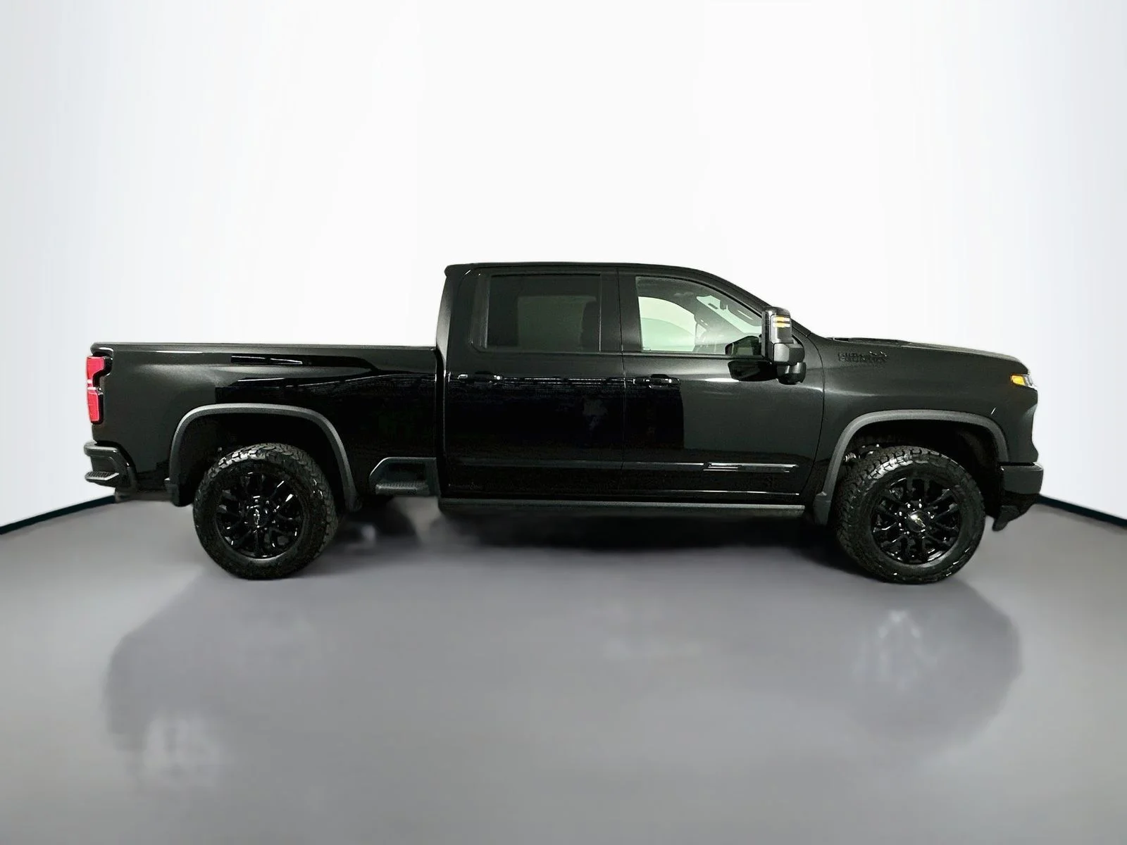 Used 2025 Black Chevrolet High Country image 9