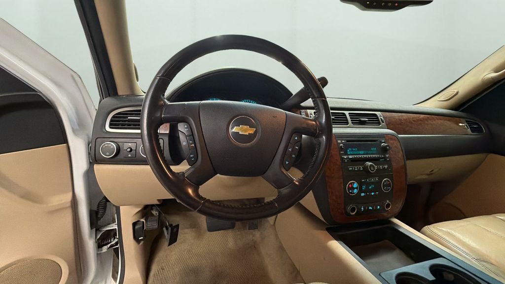 Used 2007 White Chevrolet LT image 12