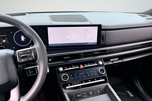 Used 2025 Silver Hyundai Calligraphy image 9