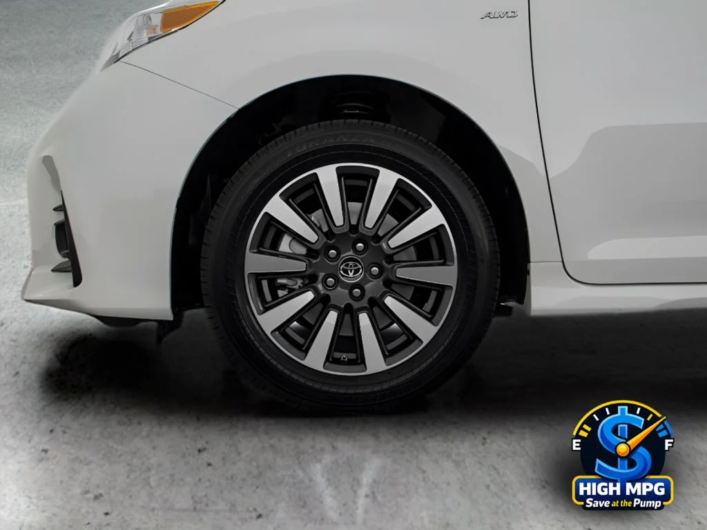 Used 2018 White Toyota LE image 48