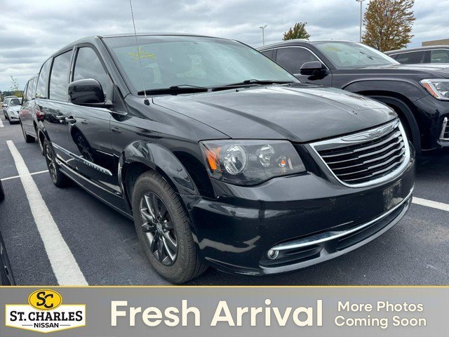 2016 Chrysler Town & Country S