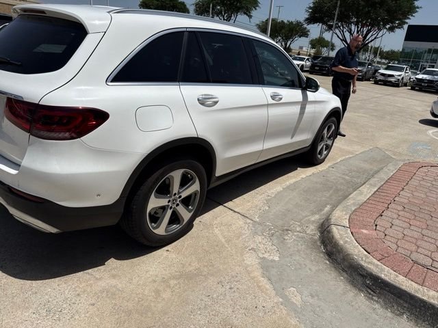 Used 2022 White Mercedes-Benz GLC 300 image 7