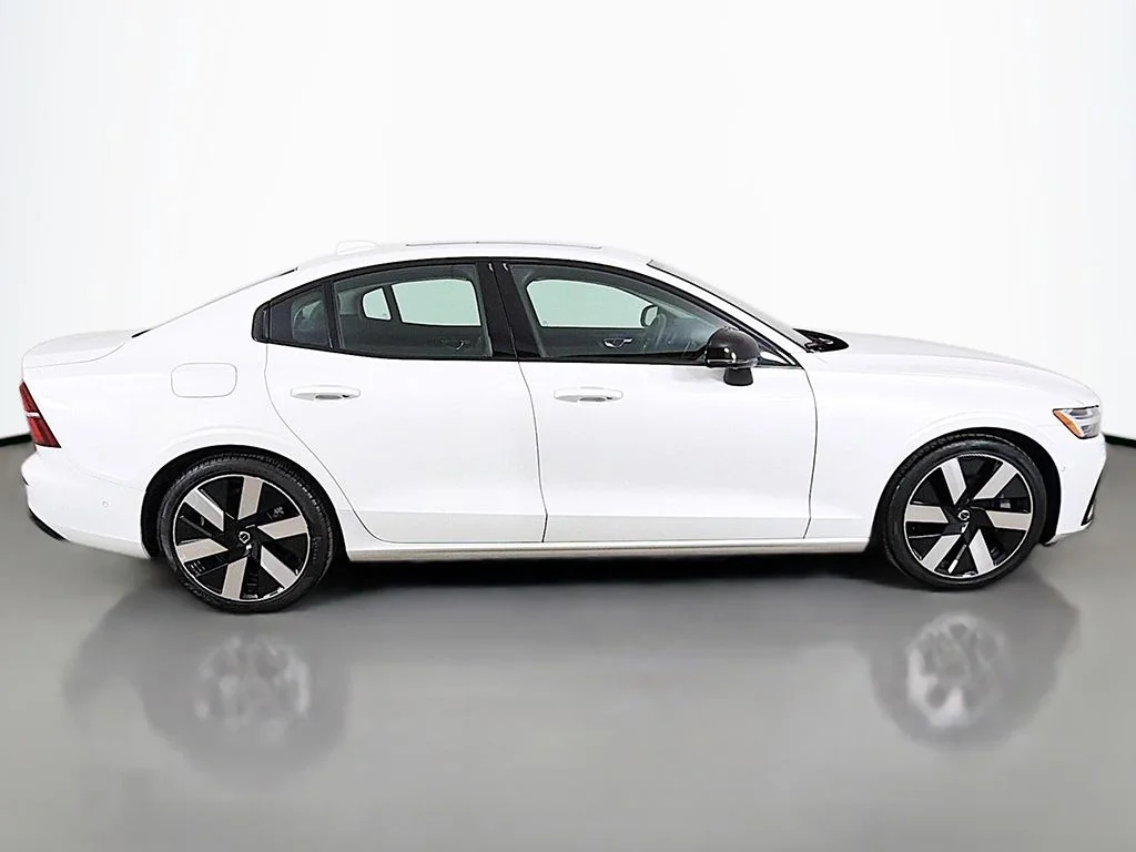 Used 2024 Crystal White Metallic Volvo T8 Plus Dark Theme image 18