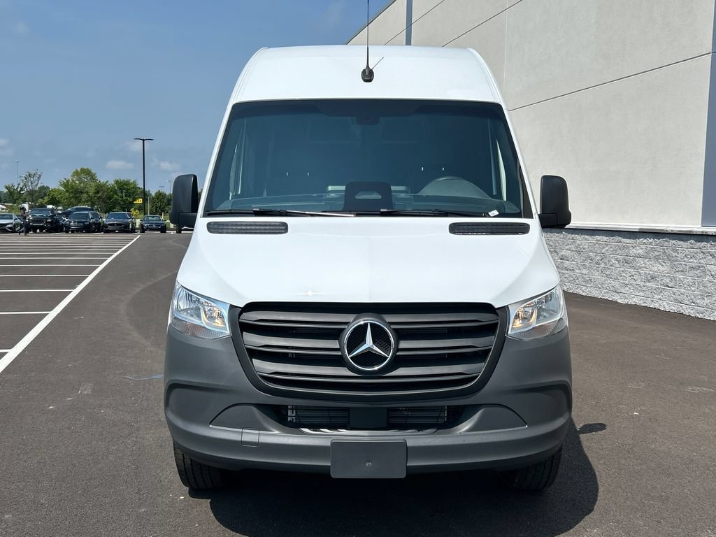 New 2026 Arctic+White Mercedes-Benz Cargo 144 WB image 36