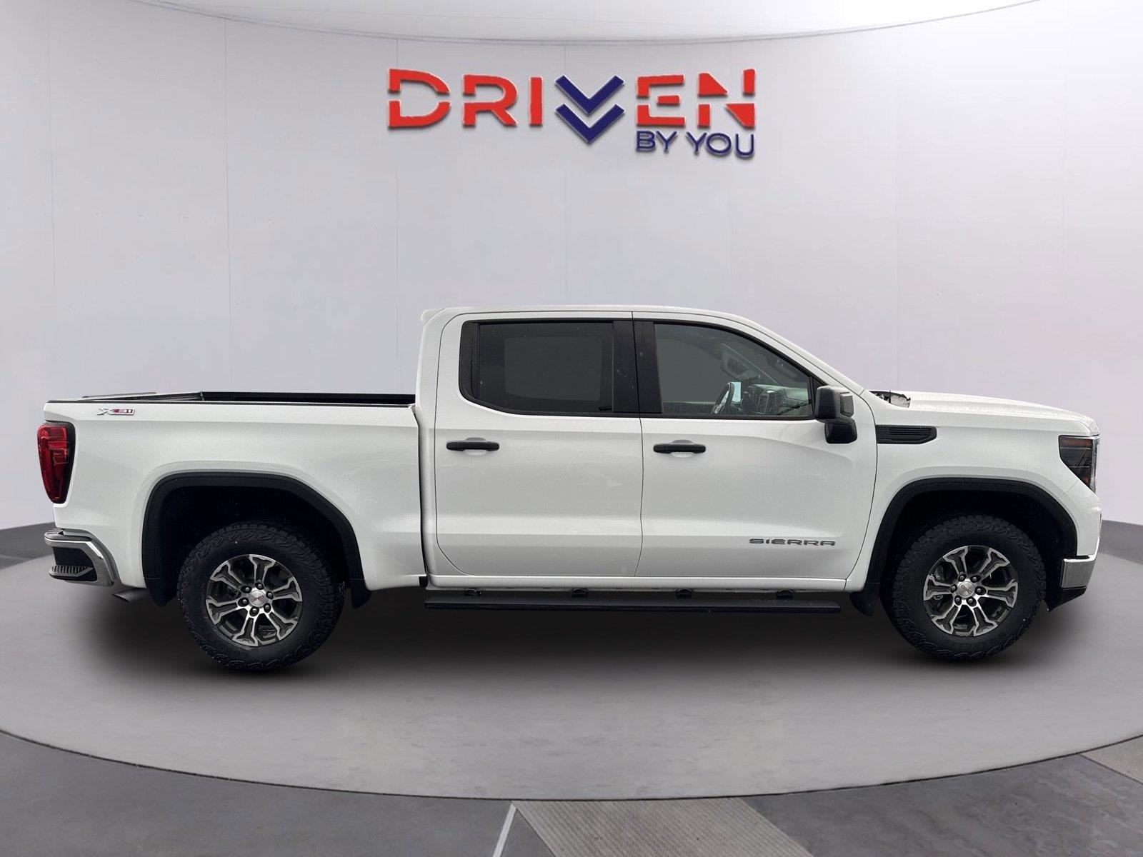 Used 2025 Summit White GMC Pro image 3