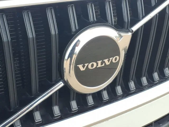 Used 2022  Volvo Momentum image 26