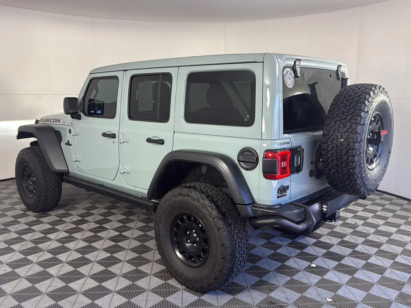 Used 2024 Earl Clearcoat Jeep Rubicon image 14