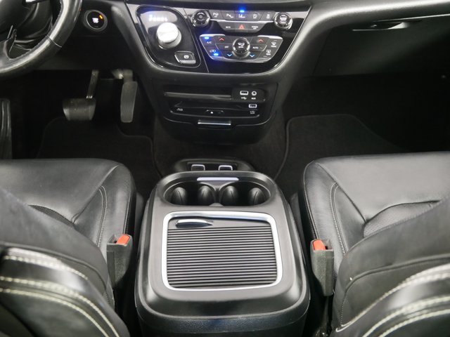 Used 2019 Brilliant Black Crystal Pearlcoat Chrysler Touring L Plus image 27