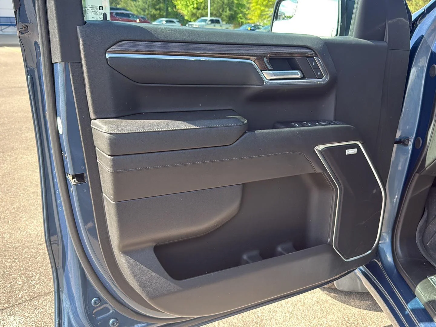 Used 2024 Lakeshore Blue Metallic Chevrolet RST image 21
