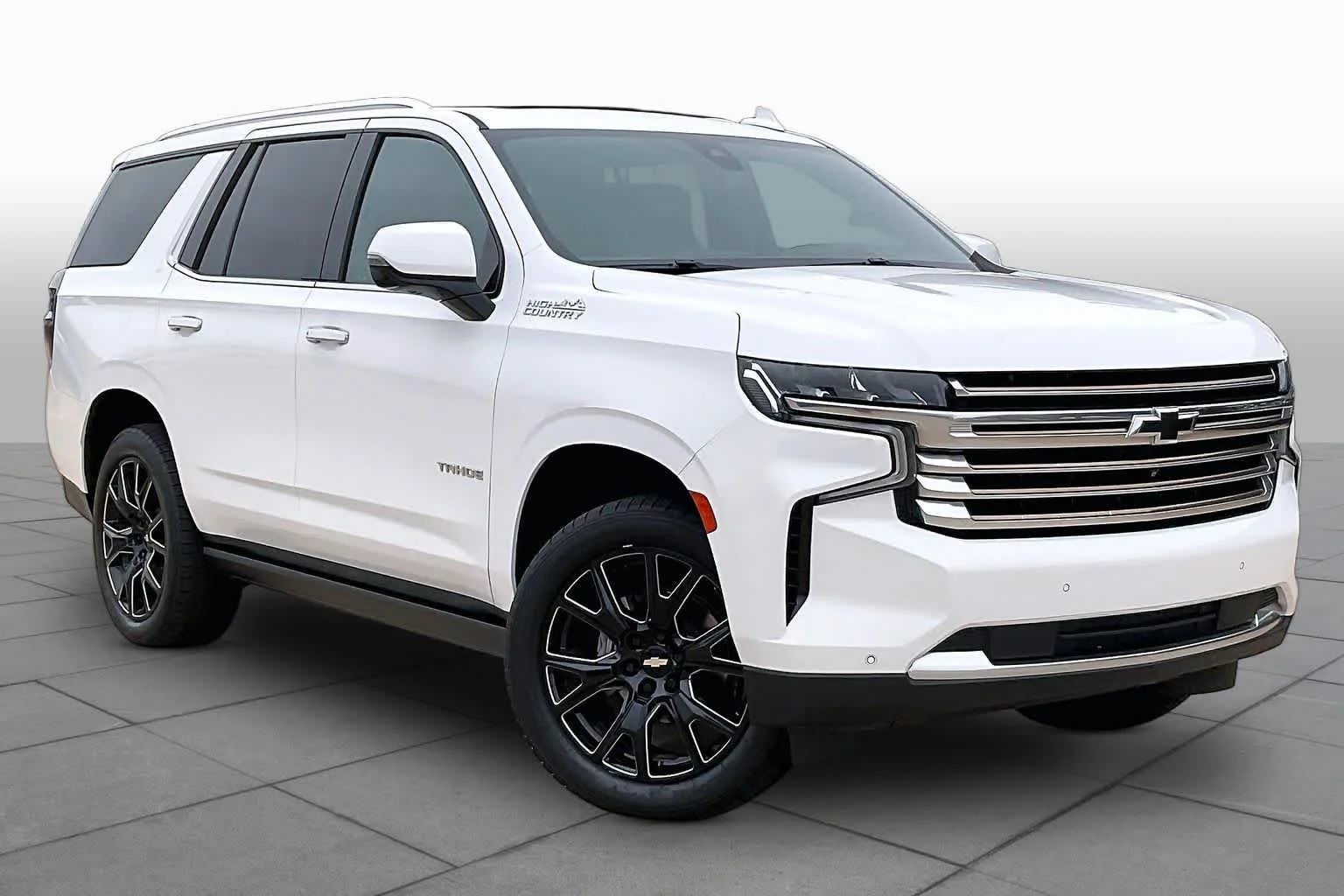 Used 2021 Summit White Chevrolet High Country image 4