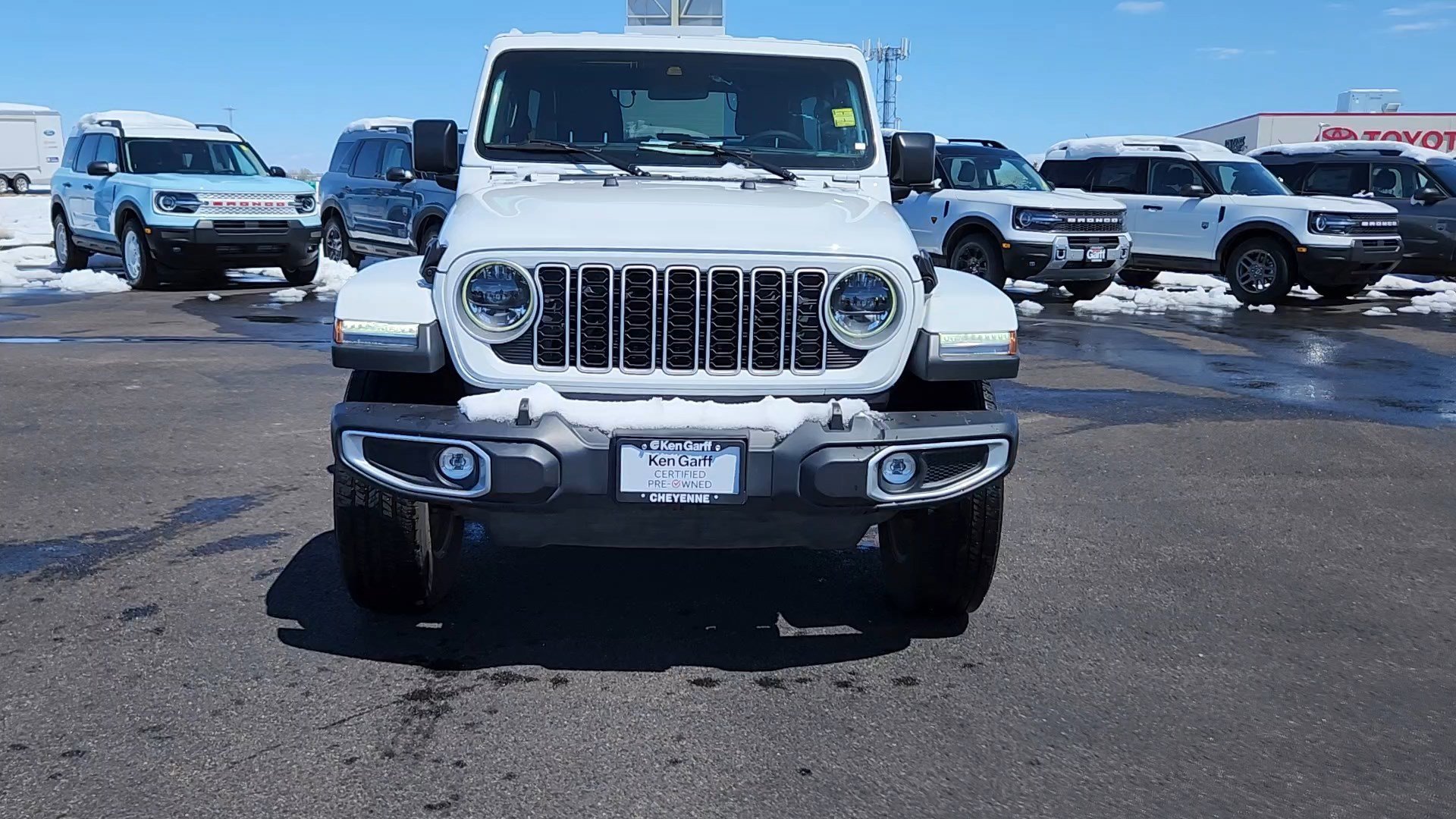 Used 2025 Bright White Clearcoat Jeep Sahara image 4