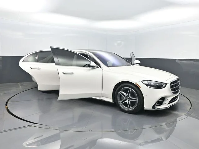 Used 2022 White Mercedes-Benz S 580 image 42