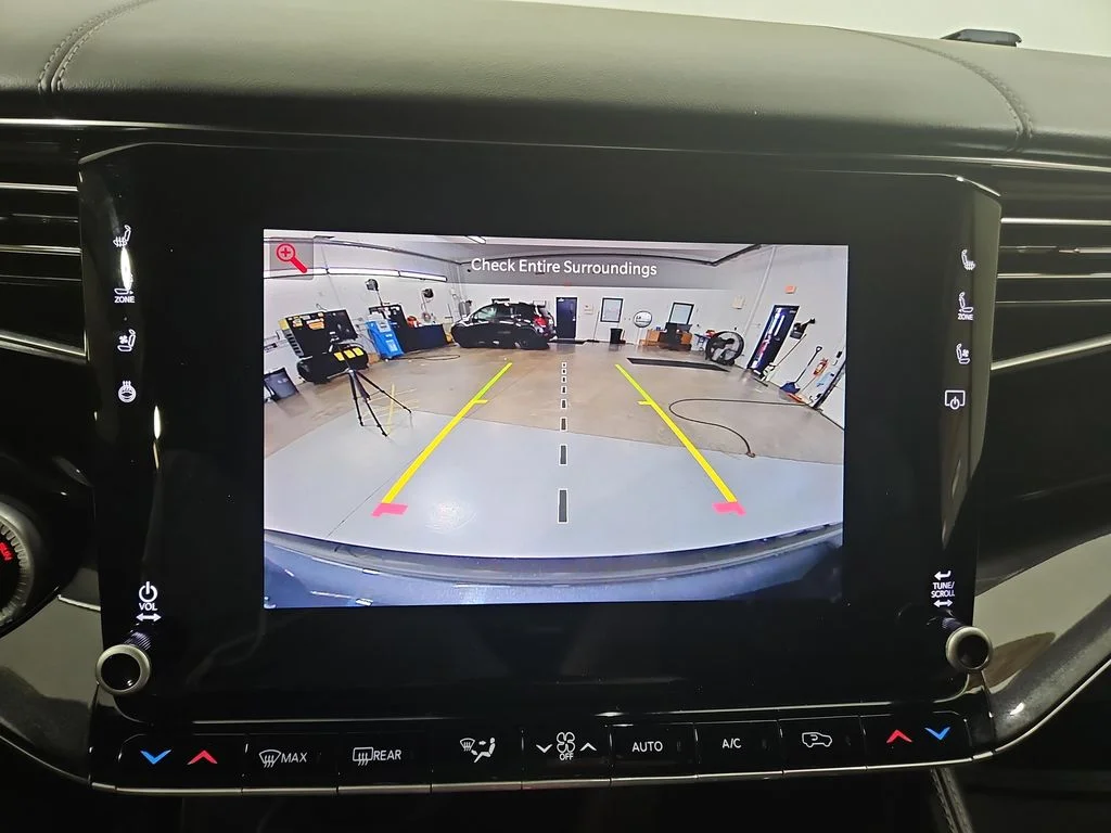 Used 2023 Gray Jeep Base image 21