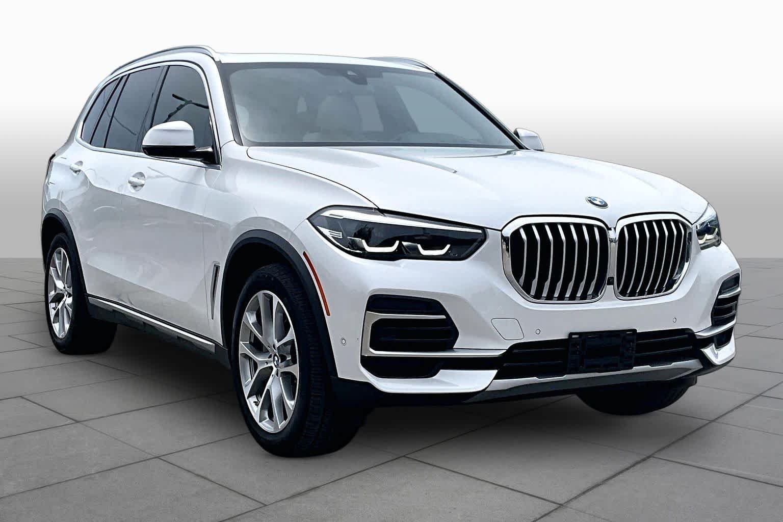 Used 2022 Mineral White Metallic BMW sDrive40i image 3