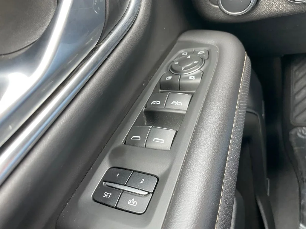 Used 2022 Satin Steel Metallic Chevrolet Premier image 25