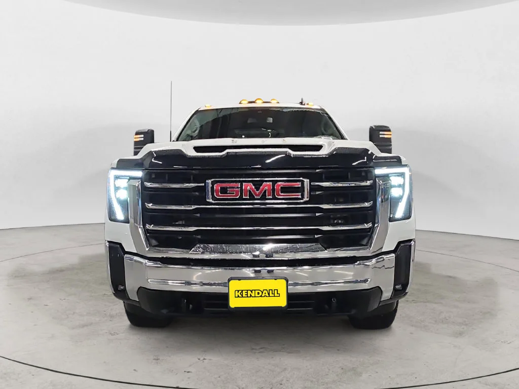 Certified Used 2025 Summit White GMC SLE image 3