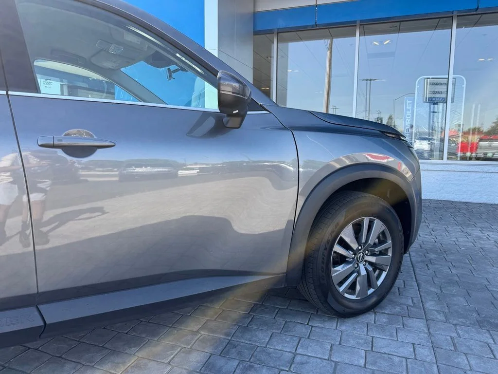 Used 2024 Gray Nissan SV image 12