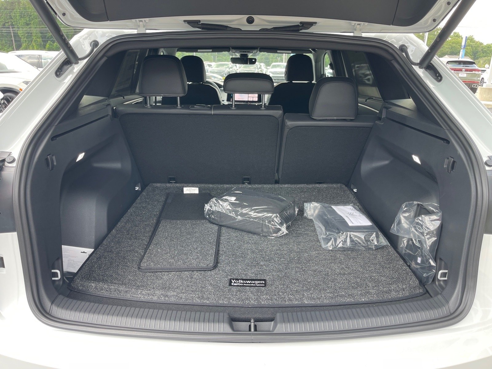 New 2026 Opal White Pearl Volkswagen SE image 15