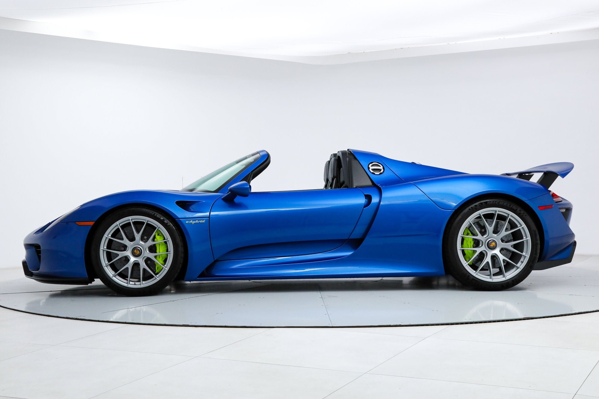 Used 2015 Blue Porsche  image 2