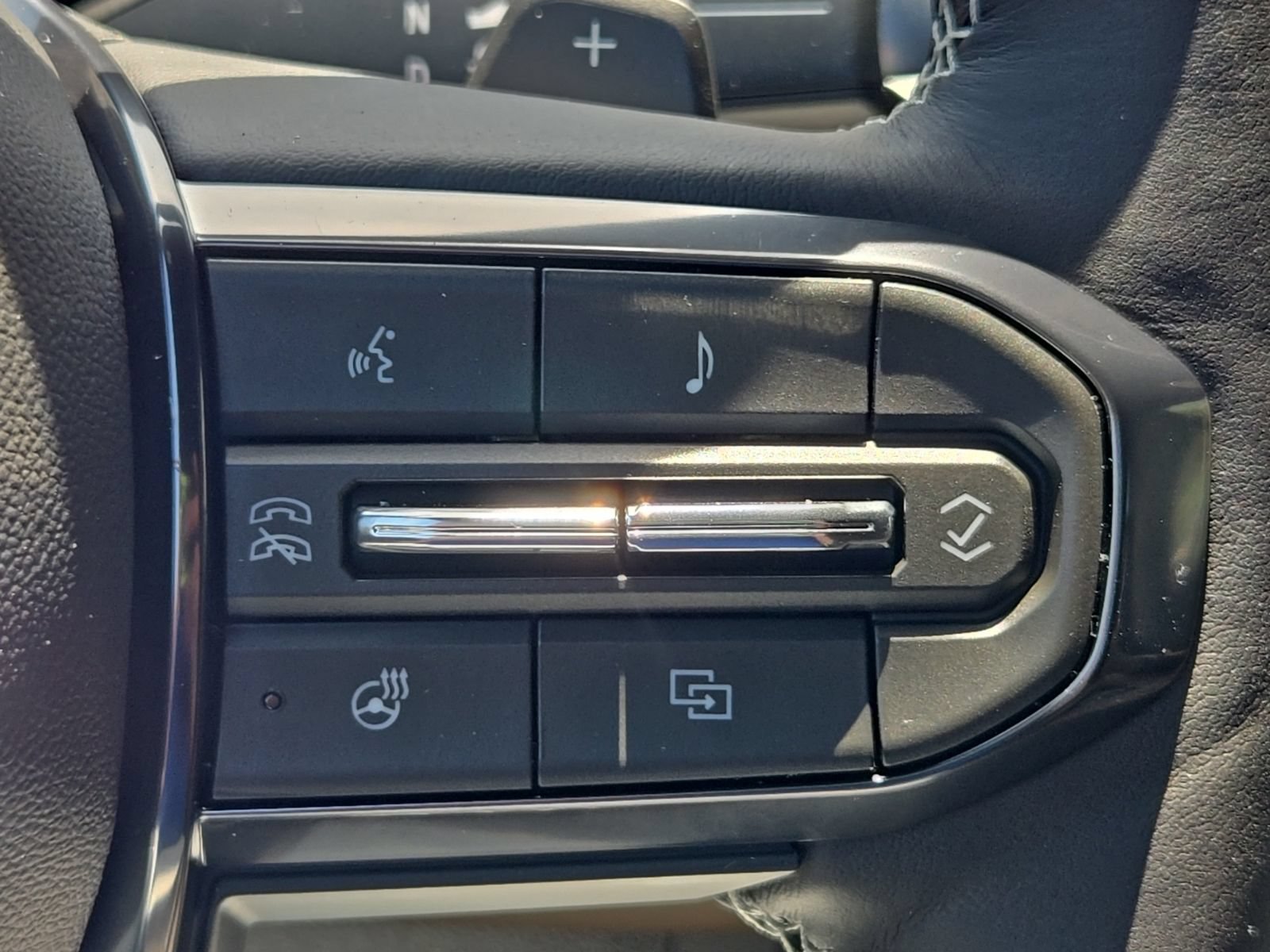 2026 GMC Yukon Denali Ultimate - Photo 40