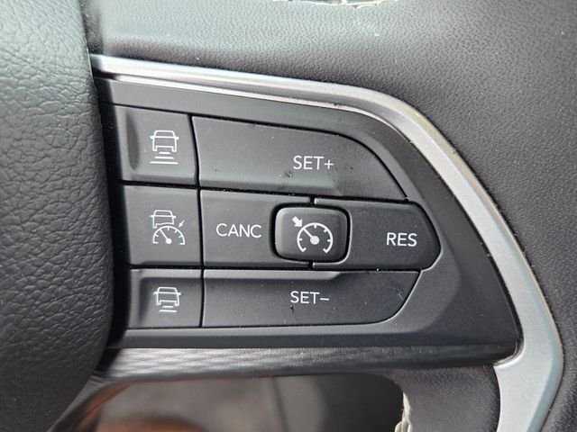 Used 2025 White Jeep Laredo image 23