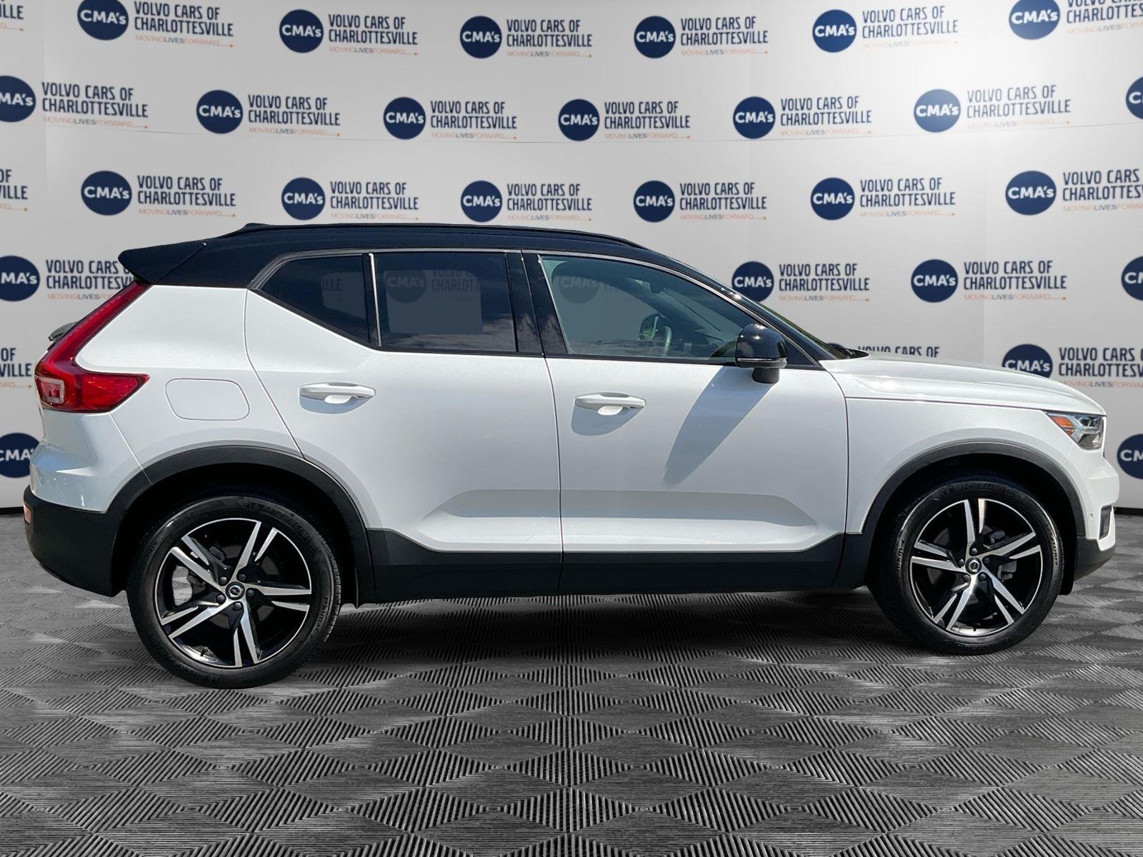 Used 2022 Crystal White Metallic Volvo R-Design image 6