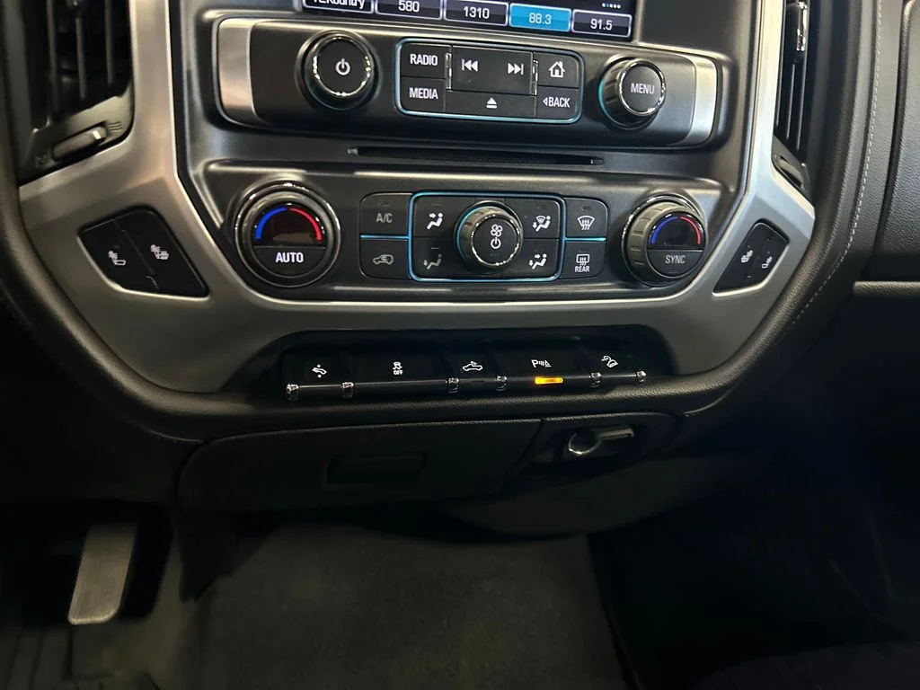 Used 2018 Silver GMC SLT image 19