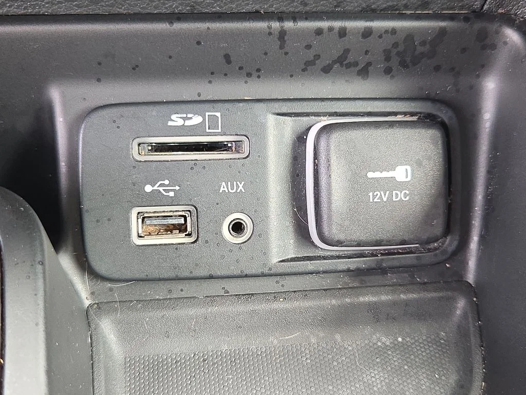 Used 2014 Gray Jeep Latitude image 38