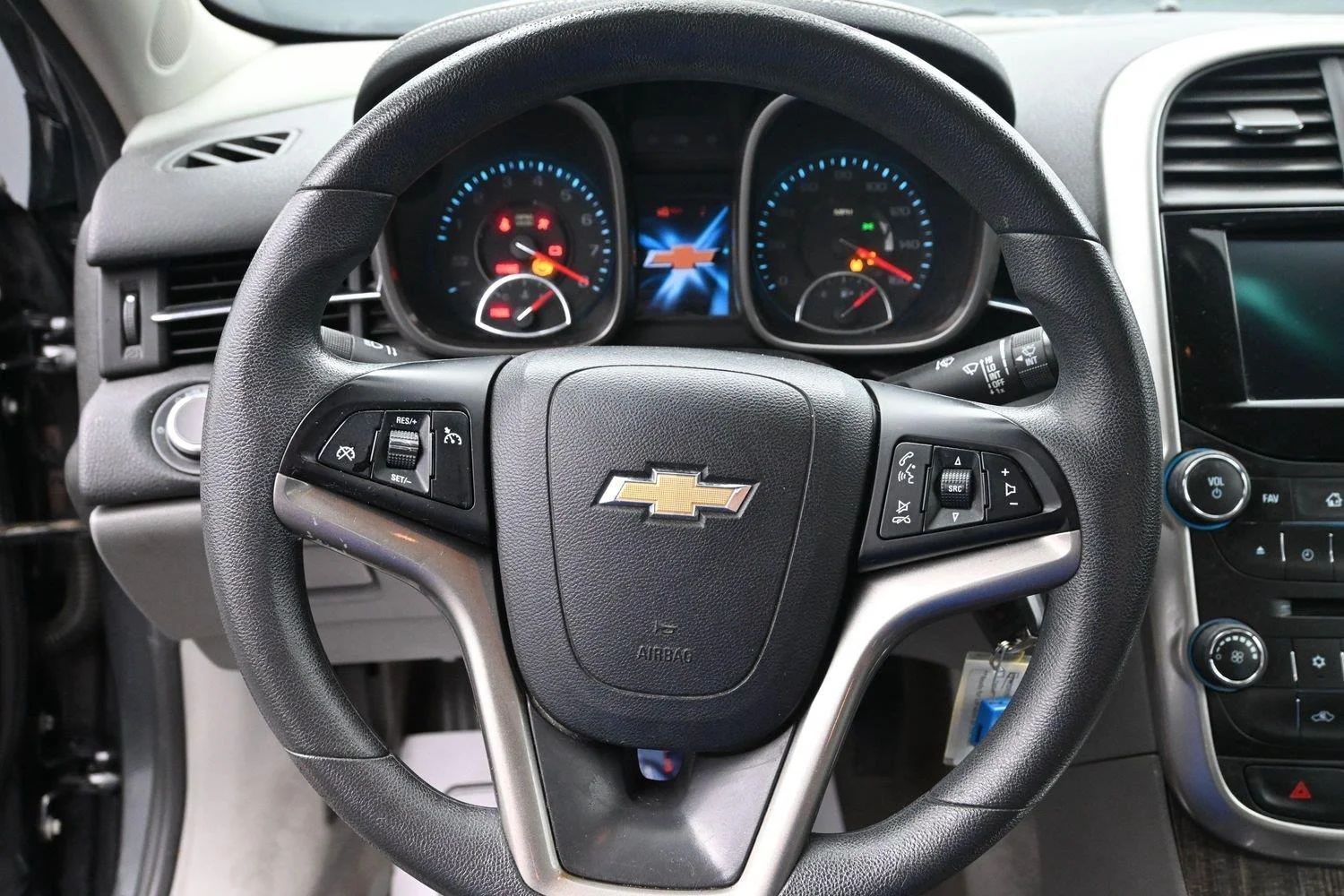 Used 2015 ASHEN GRAY METALLIC Chevrolet LT image 17