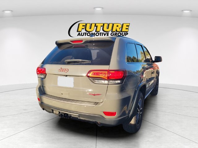 Used 2019 Gray Jeep Trailhawk image 3