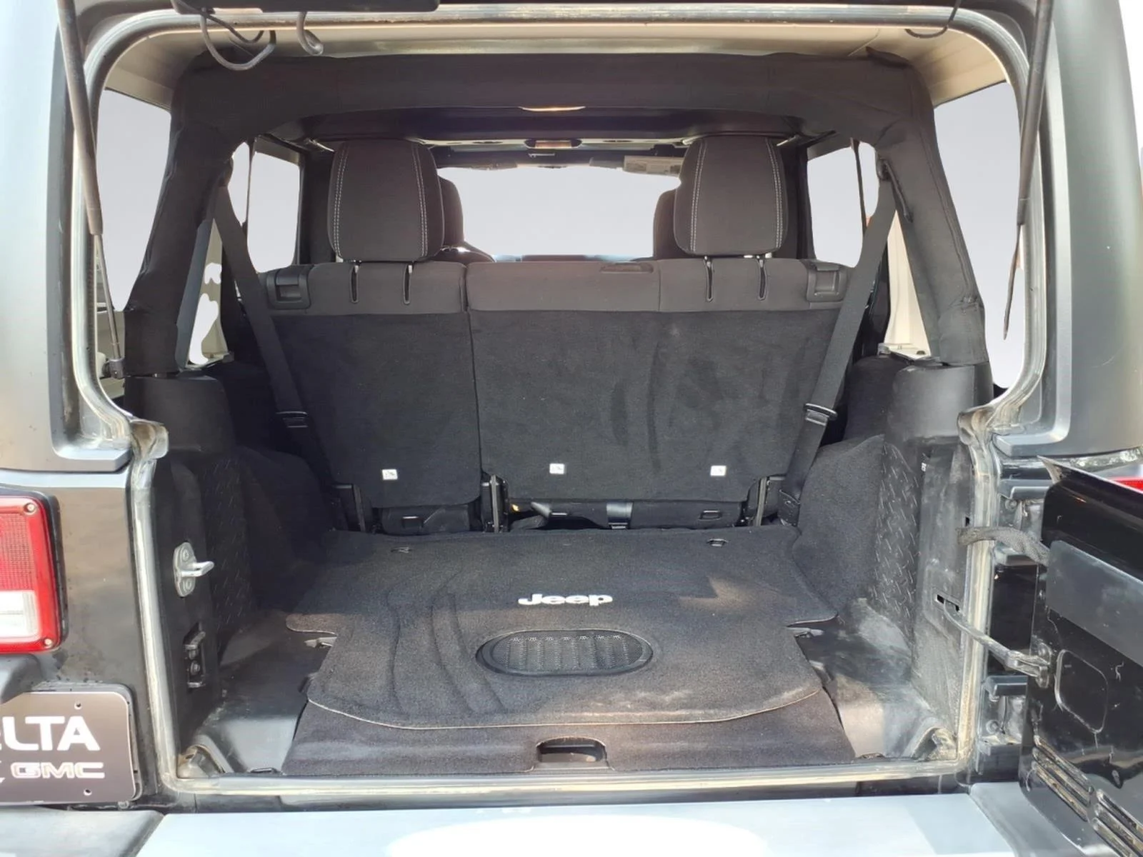 Used 2015 Black Clearcoat Jeep Sahara image 10