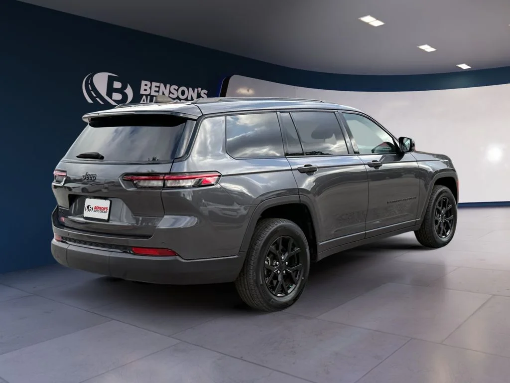Used 2024 Gray Jeep Altitude image 5