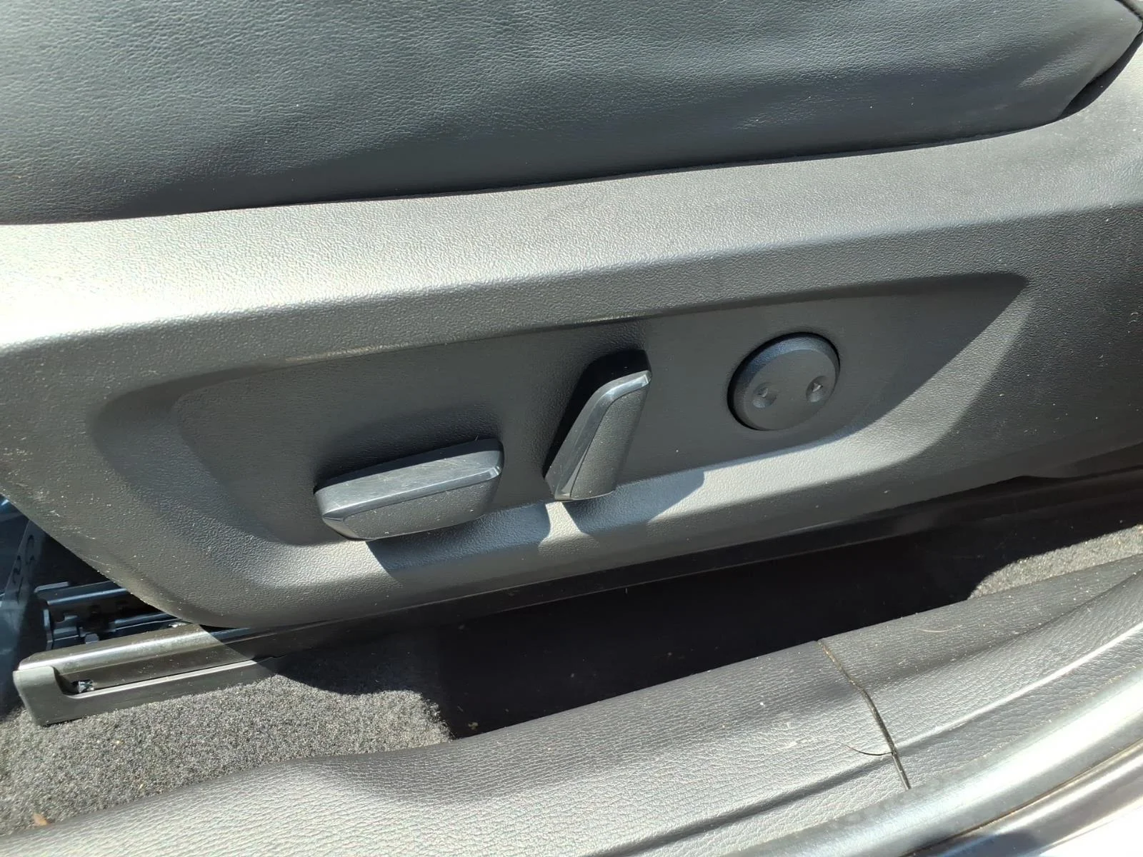 Used 2023 Alloy Silver Metallic Mitsubishi SE image 8