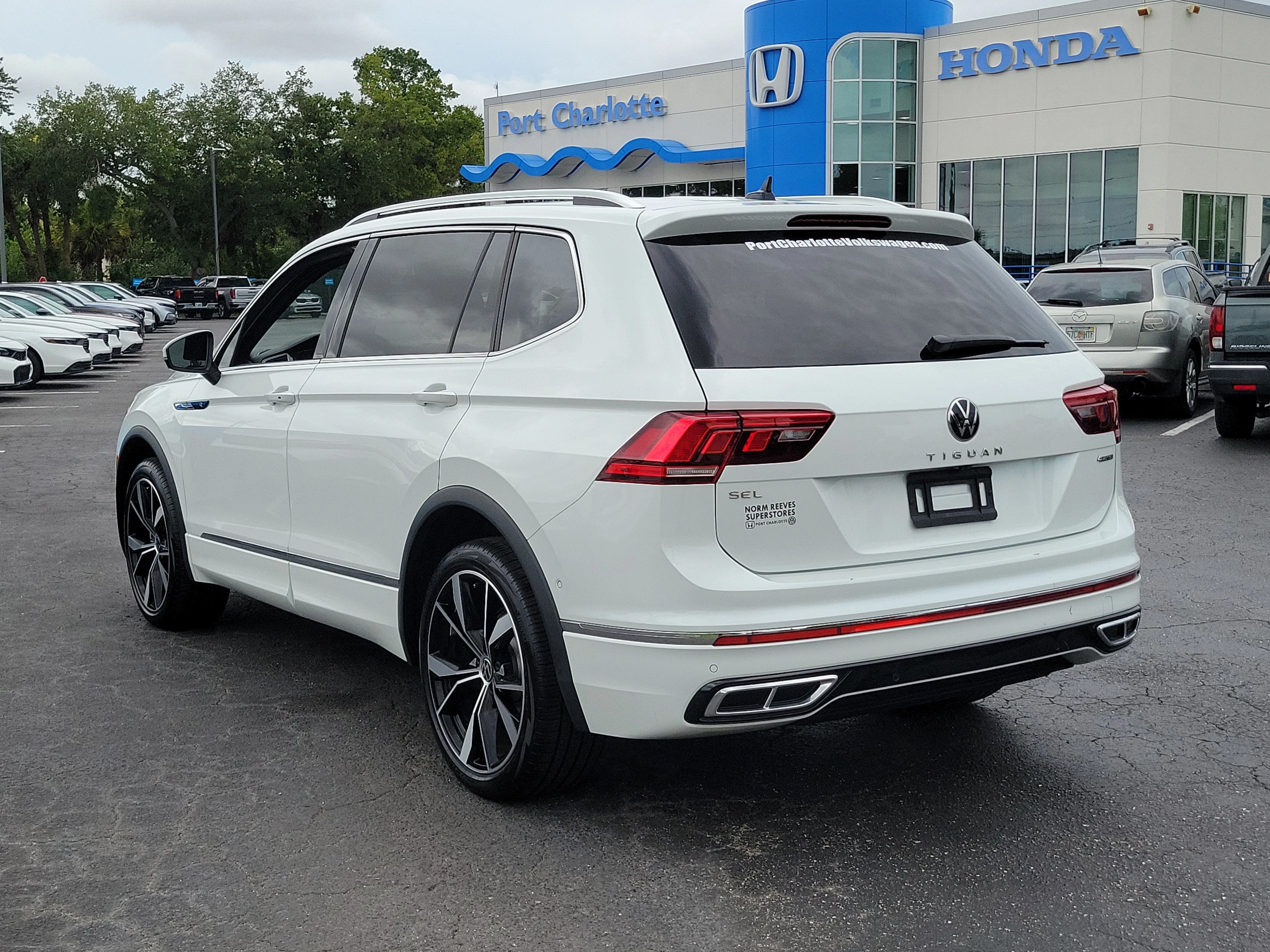 Used 2024 Opal White Volkswagen 2.0T SEL R-Line image 33