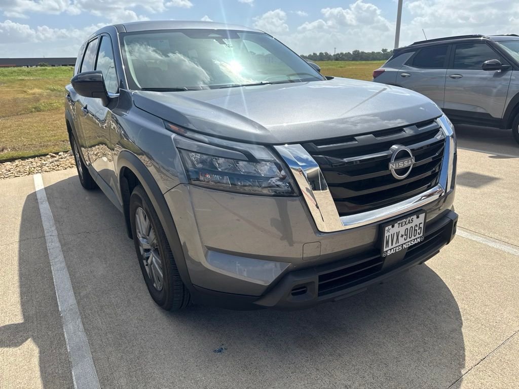 Used 2025 Gray Nissan S image 3