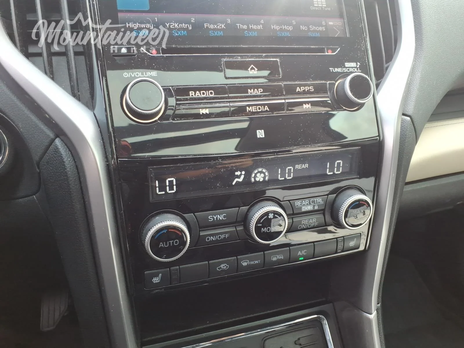 Used 2022 Crystal White Pearl Subaru Limited image 36