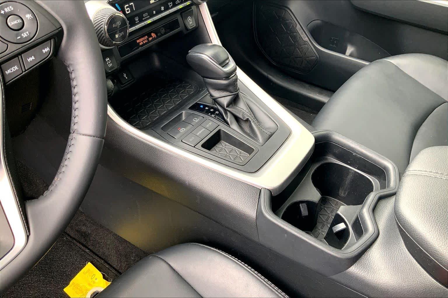 Used 2020 Magnetic Gray Metallic Toyota XLE Premium image 17