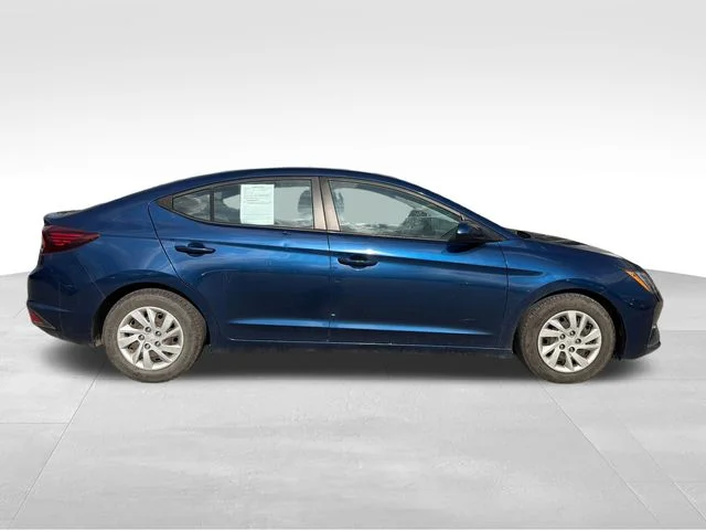 Used 2020 Blue Hyundai SE image 4