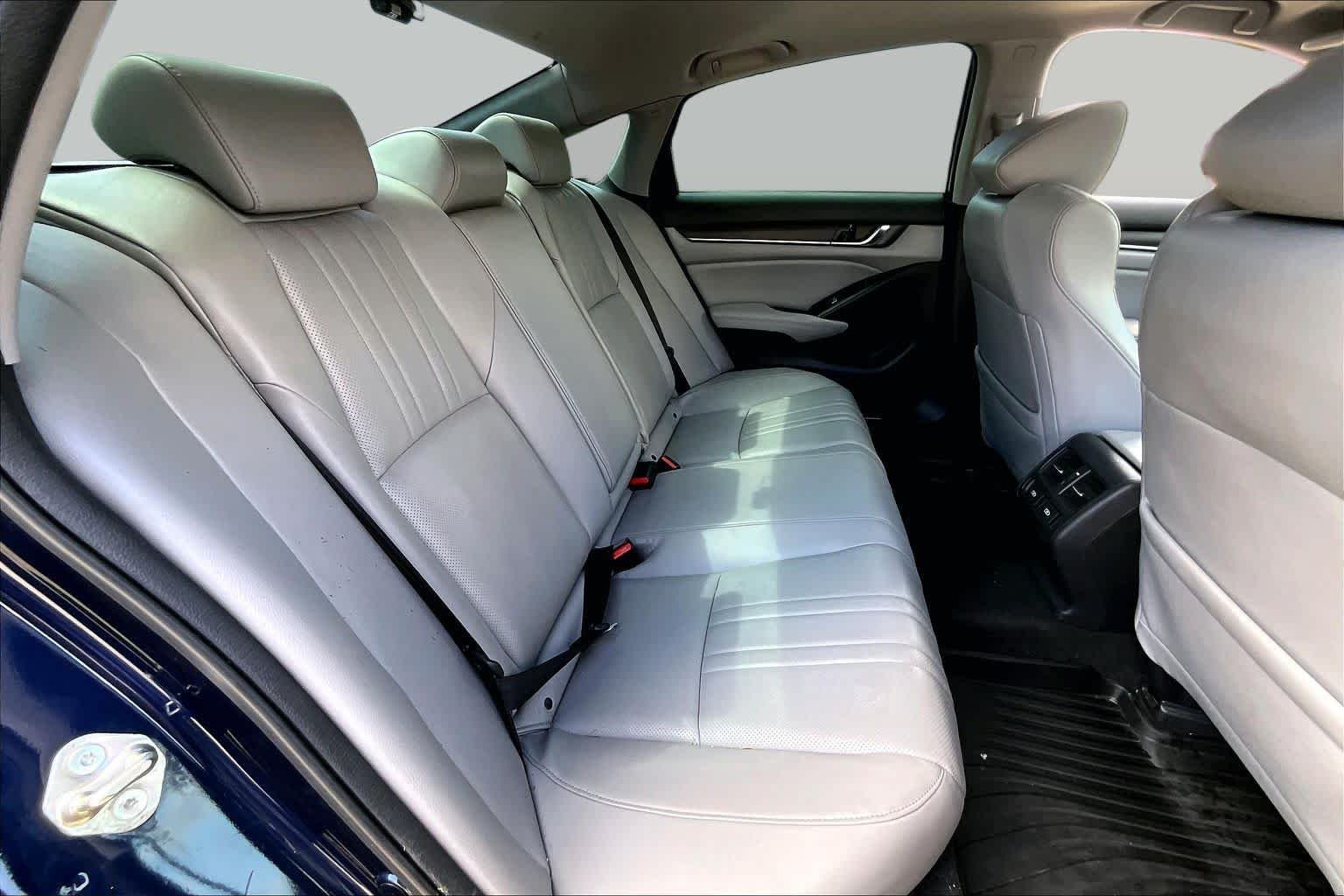 Used 2018 Obsidian Blue Pearl Honda Touring 2.0T image 21