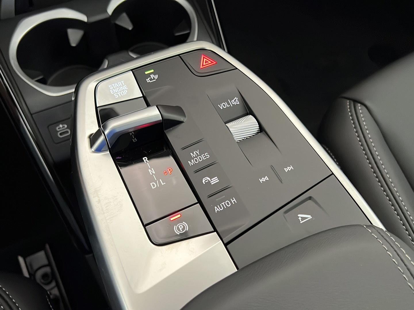 New 2026 Mineral White Metallic BMW xDrive28i image 25