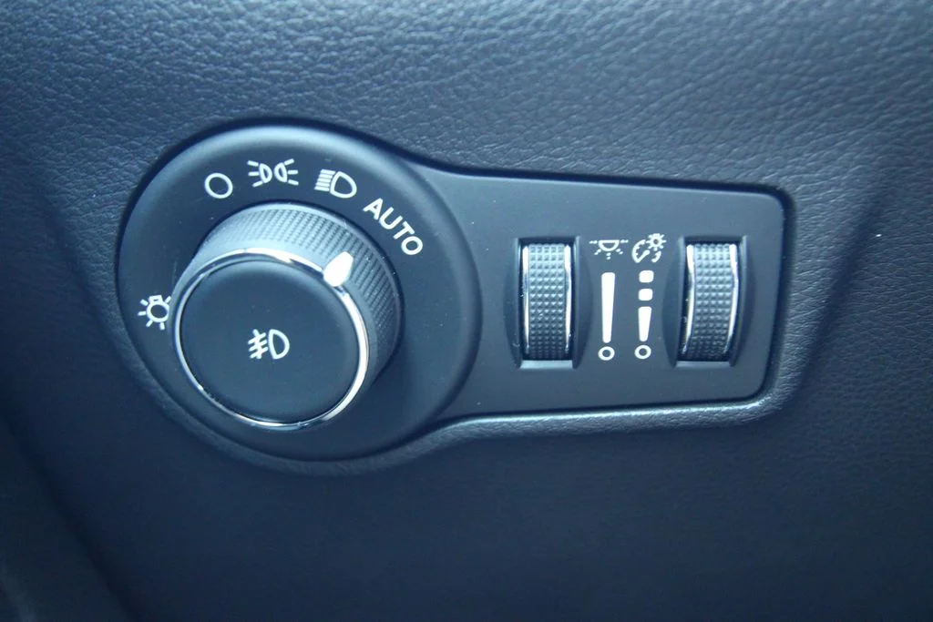 Used 2024 White Jeep Trailhawk image 22