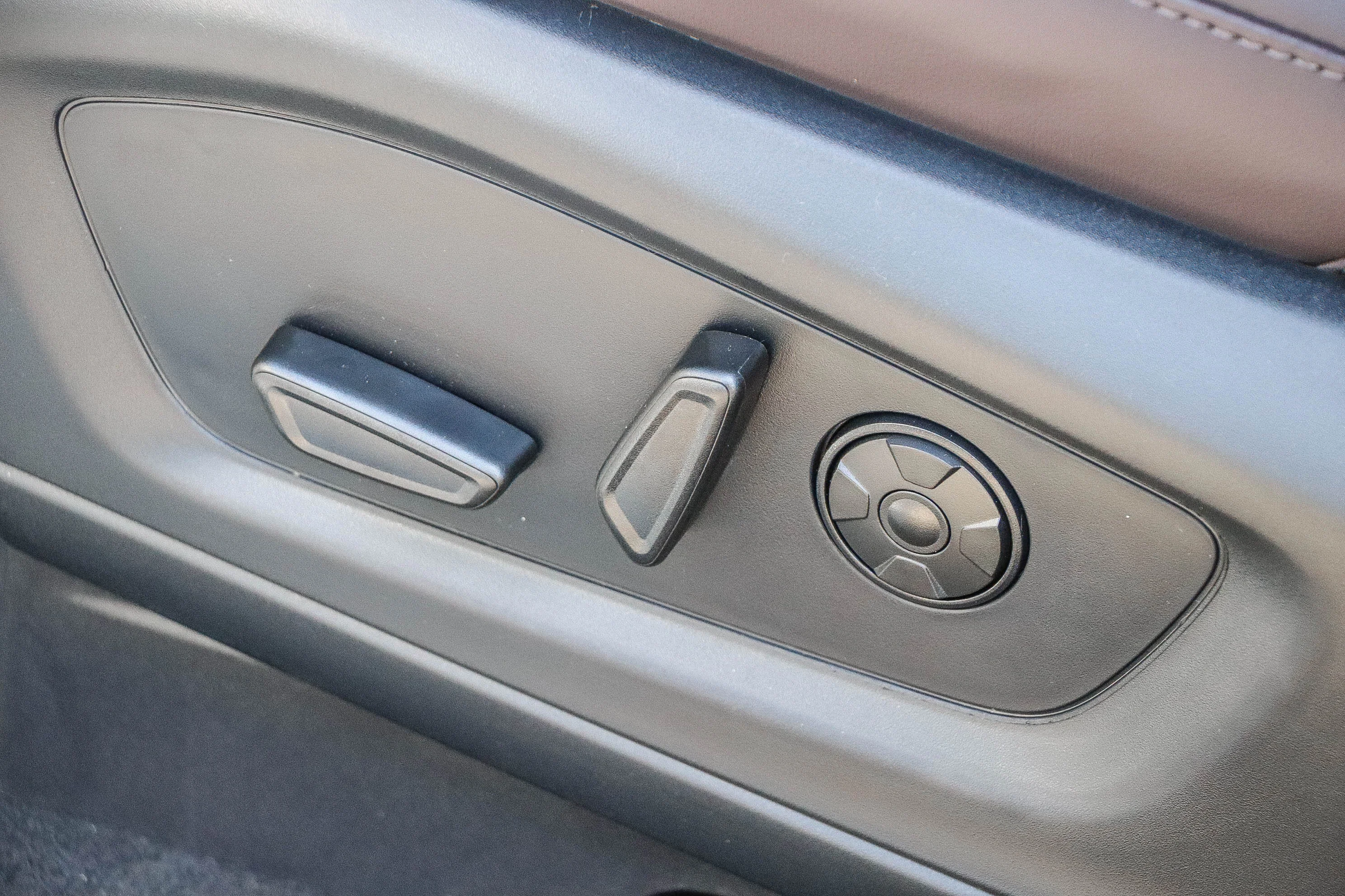 New 2026 Carbonized Gray Metallic Ford Platinum™ image 23