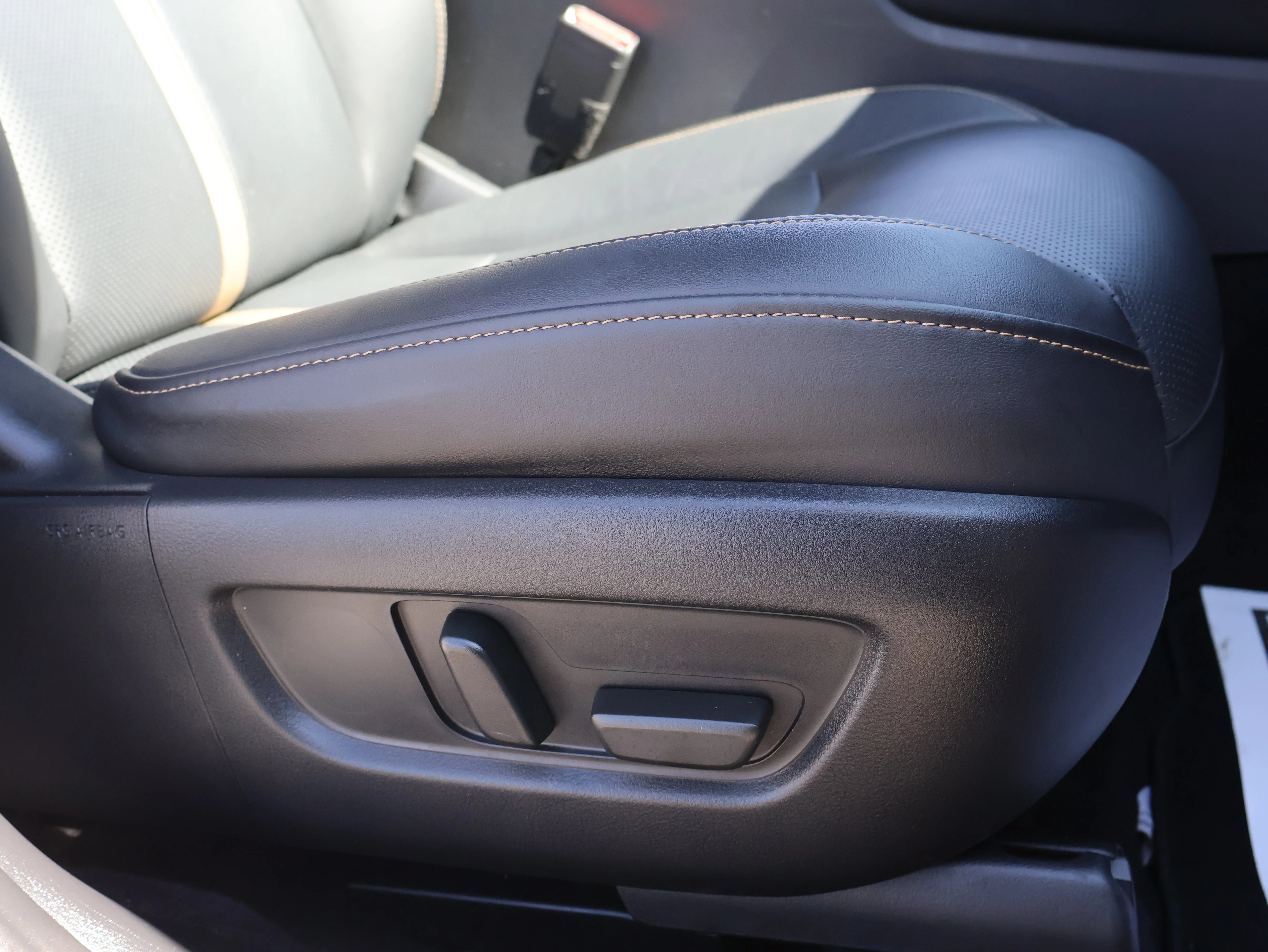 Used 2024 Platinum Quartz Mazda 3.3 Turbo Premium Plus image 9