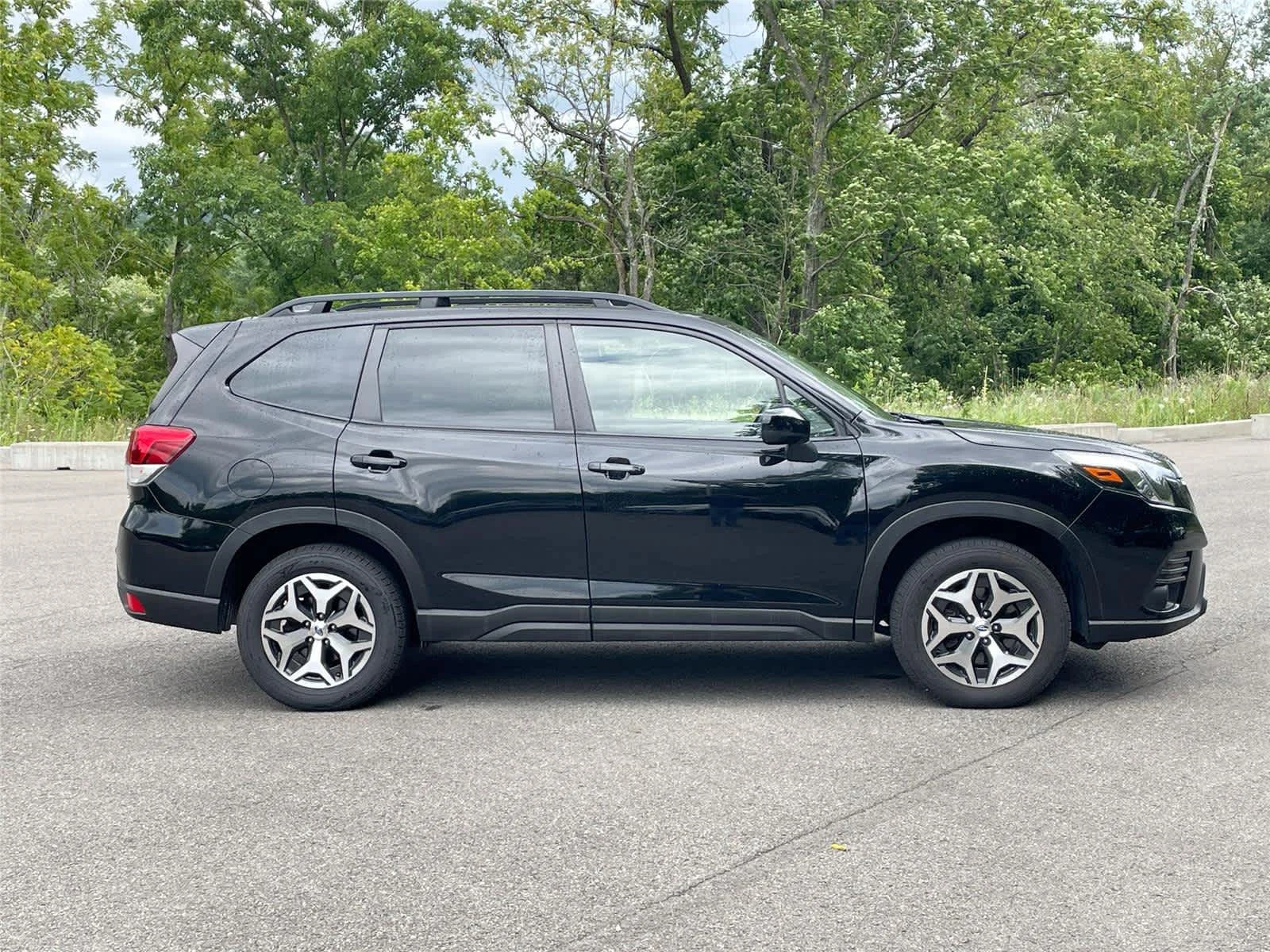 Used 2024 Crystal Black Silica Subaru Premium image 4
