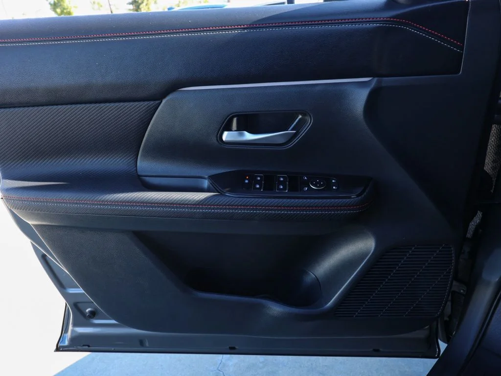 Used 2025 Gray Nissan SR image 22