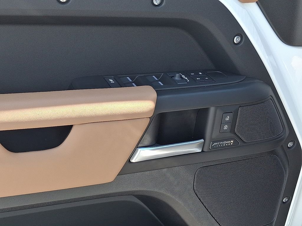 New 2026 Fuji White Land Rover X-Dynamic SE image 8