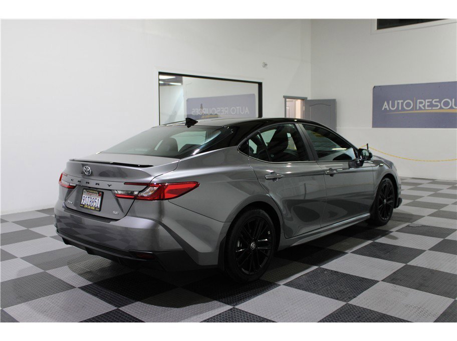 2025 Toyota Camry SE photo 4