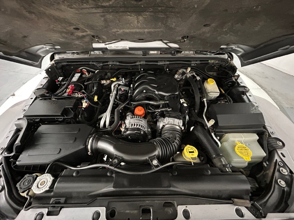 Used 2016 Silver Jeep Unlimited Sahara image 21