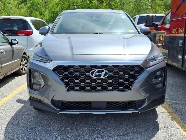 Used 2019  Hyundai SE image 2