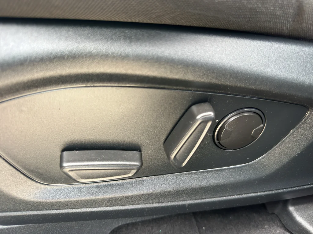 Used 2020 Agate Black Metallic Ford XLT image 15